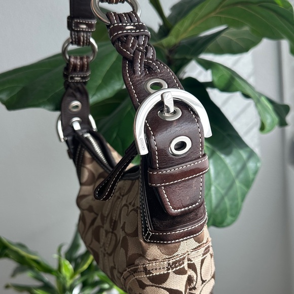 Vintage Coach Tan and Brown Signature Small Shoulder Bag - Picture 4 of 12